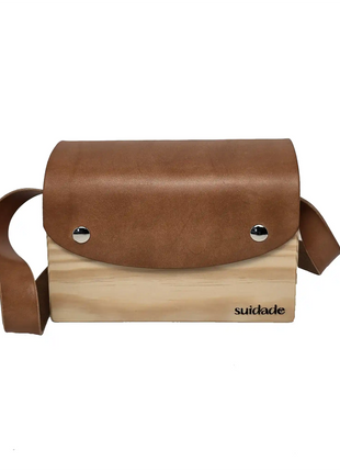 Bolso de madera Cunca con cuero vegetal marron hecho a mano, regalo unico para mujer fabricado en Espana