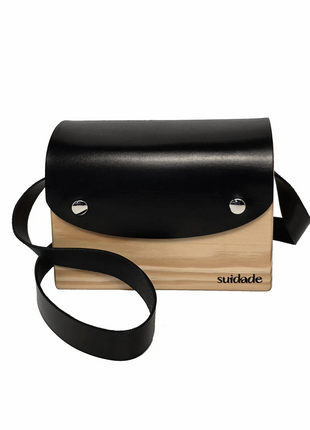 Bolso de madera Cunca con tapa de cuero vegetal negro hecho a mano en Galicia, regalo unico para mujer