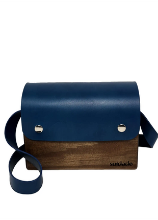 Bolso de madera Tina con cuero vegetal azul hecho a mano, regalo unico para mujer fabricado en Espana
