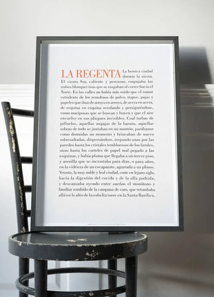 Lamina La Regenta de Clarin enmarcada en negro sobre silla, regalo original para amantes de la literatura espanola